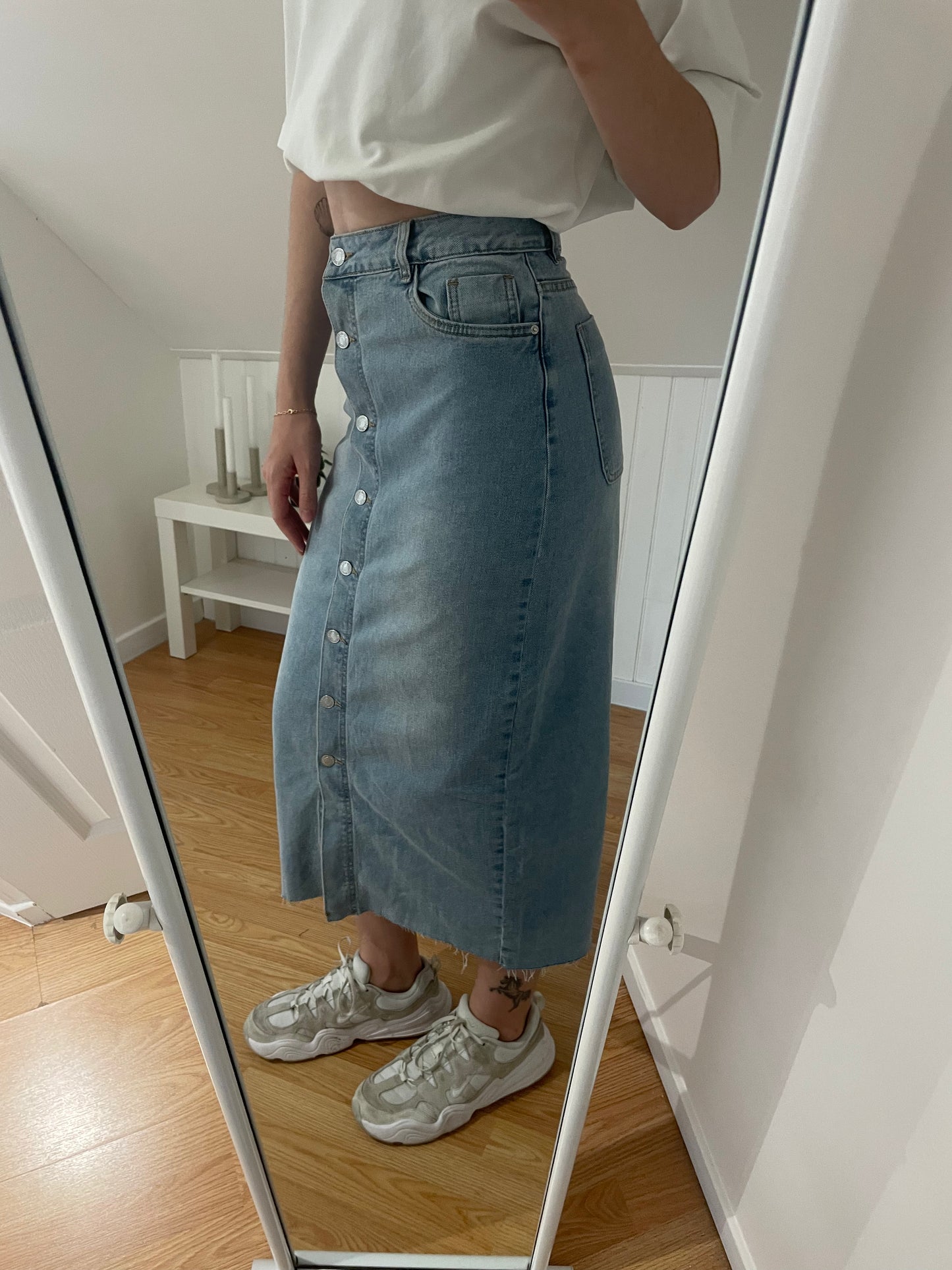JUPE MI-LONGUE EN JEAN