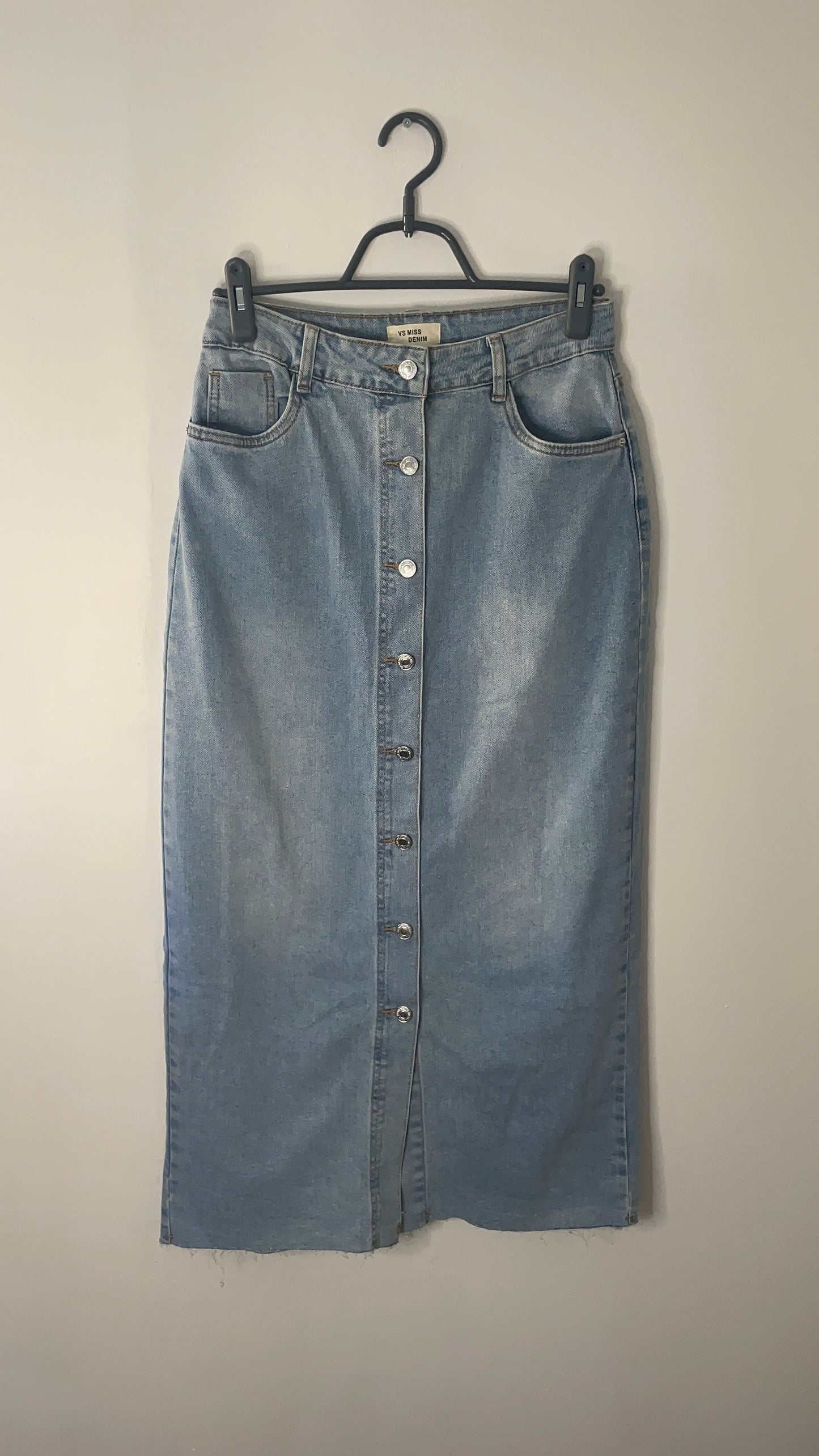 JUPE MI-LONGUE EN JEAN