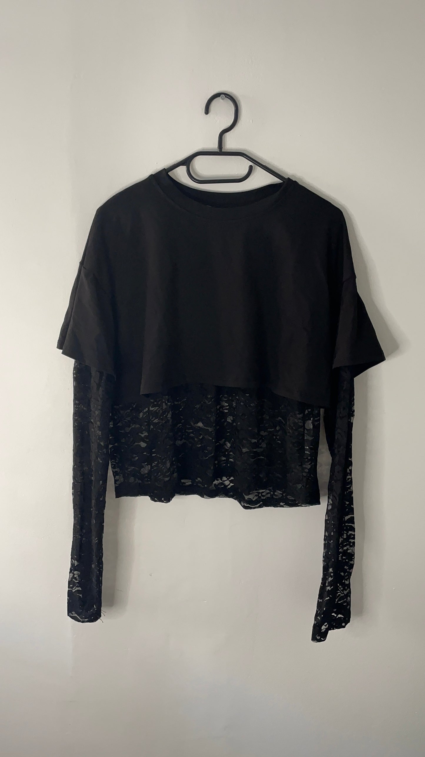 Crop top dentelle noir